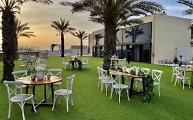 קיו וילג' - חוף פולג